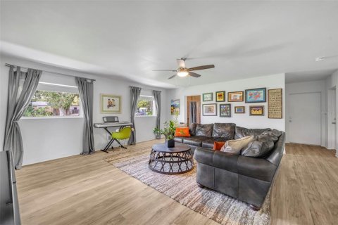 House in Winter Park, Florida 3 bedrooms, 229.19 sq.m. № 2100179 - photo 24