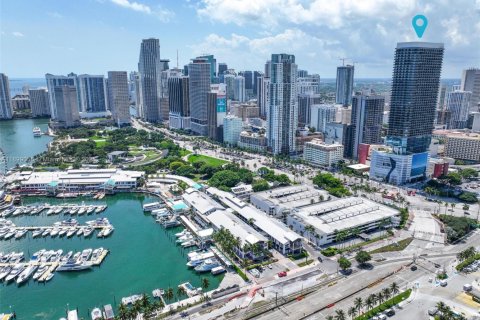 Condominio en alquiler en Miami, Florida, 2 dormitorios, 96.9 m2 № 2039629 - foto 28