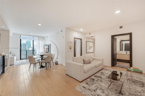 Condominio en alquiler en Miami, Florida, 2 dormitorios, 96.9 m2 № 2039629 - foto 2