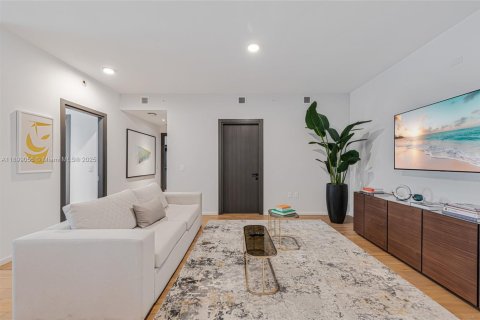 Condominio en alquiler en Miami, Florida, 2 dormitorios, 96.9 m2 № 2039629 - foto 5