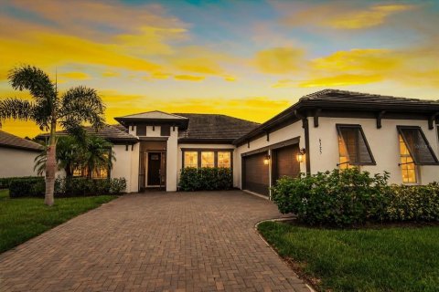 Casa en venta en Sarasota, Florida, 4 dormitorios, 224.64 m2 № 2157576 - foto 2