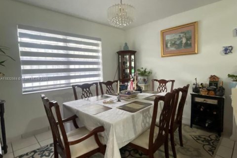 Townhouse in Miami, Florida 3 bedrooms, 106.84 sq.m. № 2076778 - photo 6