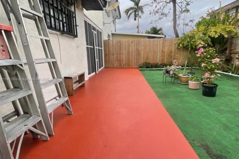 Townhouse in Miami, Florida 3 bedrooms, 106.84 sq.m. № 2076778 - photo 11