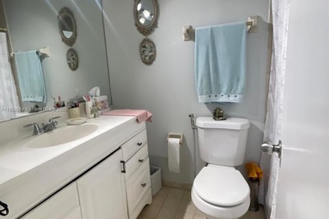 Townhouse in Miami, Florida 3 bedrooms, 106.84 sq.m. № 2076778 - photo 8
