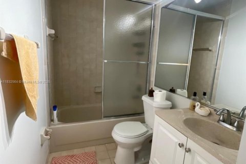 Townhouse in Miami, Florida 3 bedrooms, 106.84 sq.m. № 2076778 - photo 7