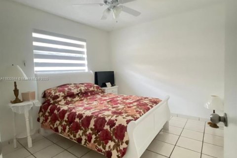 Townhouse in Miami, Florida 3 bedrooms, 106.84 sq.m. № 2076778 - photo 10