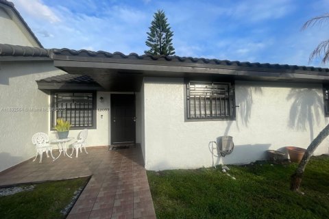 Townhouse in Miami, Florida 3 bedrooms, 106.84 sq.m. № 2076778 - photo 2
