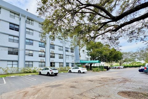 Кондоминиум с 1 спальней в Корал-Спрингс, Флорида № 2037667