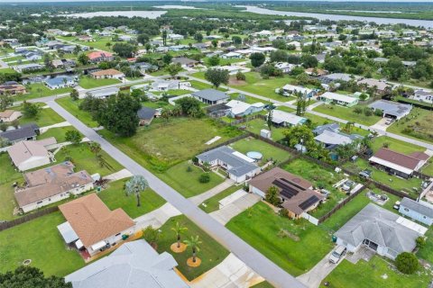 House in Punta Gorda, Florida 2 bedrooms, 99.59 sq.m. № 1906058 - photo 29