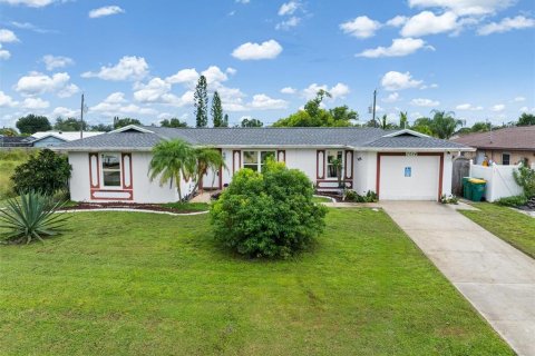 House in Punta Gorda, Florida 2 bedrooms, 99.59 sq.m. № 1906058 - photo 1