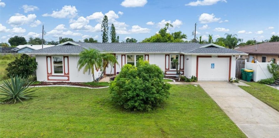 House in Punta Gorda, Florida 2 bedrooms, 99.59 sq.m. № 1906058