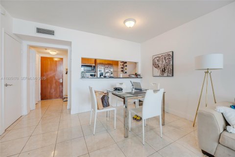 Appartement à louer à Miami, Floride: 1 chambre, 72 m2 № 1983771 - photo 9