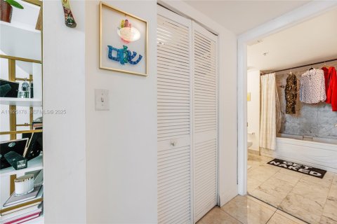 Appartement à louer à Miami, Floride: 1 chambre, 72 m2 № 1983771 - photo 16