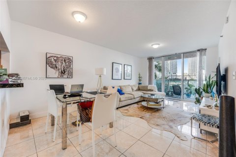 Appartement à louer à Miami, Floride: 1 chambre, 72 m2 № 1983771 - photo 3