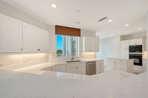 Купить кондоминиум в Сарасота, Флорида 7 комнат, 307.97м2, № 2427534 - фото 19