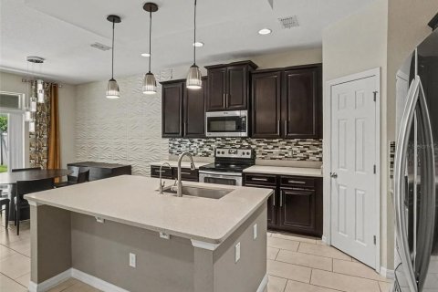 Casa en venta en Orlando, Florida, 4 dormitorios, 289.11 m2 № 2410063 - foto 5