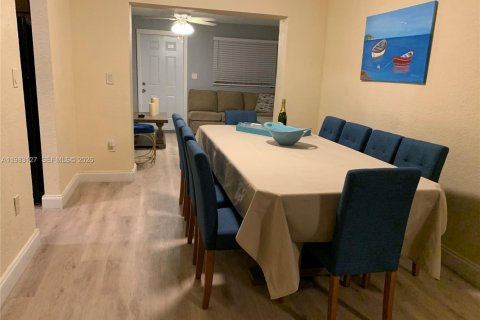 Снять в аренду виллу или дом в Майами-Гарденс, Флорида 5 спален, 198.53м2, № 2050091 - фото 25