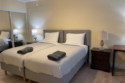 Снять в аренду виллу или дом в Майами-Гарденс, Флорида 5 спален, 198.53м2, № 2050091 - фото 15