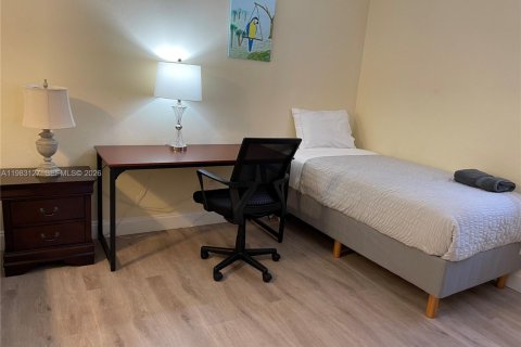 Снять в аренду виллу или дом в Майами-Гарденс, Флорида 5 спален, 198.53м2, № 2050091 - фото 16