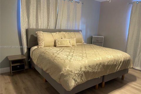 Снять в аренду виллу или дом в Майами-Гарденс, Флорида 5 спален, 198.53м2, № 2050091 - фото 19