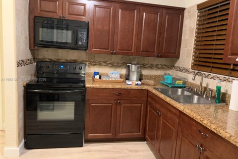 Снять в аренду виллу или дом в Майами-Гарденс, Флорида 5 спален, 198.53м2, № 2050091 - фото 6