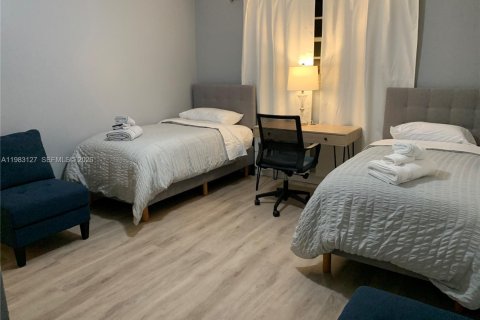 Снять в аренду виллу или дом в Майами-Гарденс, Флорида 5 спален, 198.53м2, № 2050091 - фото 24