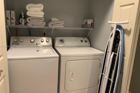 Снять в аренду виллу или дом в Майами-Гарденс, Флорида 5 спален, 198.53м2, № 2050091 - фото 26