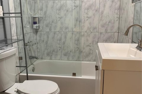 Снять в аренду виллу или дом в Майами-Гарденс, Флорида 5 спален, 198.53м2, № 2050091 - фото 11