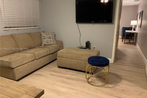 Снять в аренду виллу или дом в Майами-Гарденс, Флорида 5 спален, 198.53м2, № 2050091 - фото 27