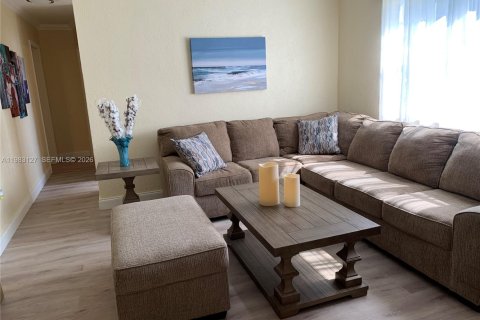 Снять в аренду виллу или дом в Майами-Гарденс, Флорида 5 спален, 198.53м2, № 2050091 - фото 4