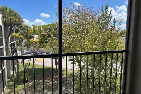 Снять в аренду кондоминиум в Майами, Флорида 1 спальня, 65.5м2, № 2042584 - фото 14