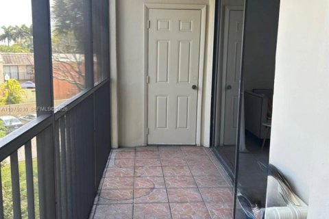 Снять в аренду кондоминиум в Майами, Флорида 1 спальня, 65.5м2, № 2042584 - фото 17