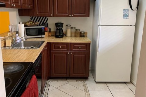 Снять в аренду кондоминиум в Майами, Флорида 1 спальня, 65.5м2, № 2042584 - фото 3