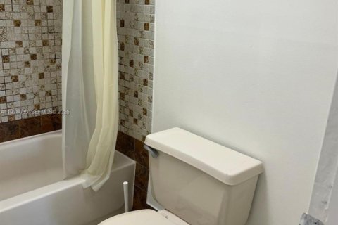 Снять в аренду кондоминиум в Майами, Флорида 1 спальня, 65.5м2, № 2042584 - фото 11