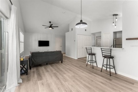Condo in Gainesville, Florida, 1 bedroom № 2103068 - photo 7