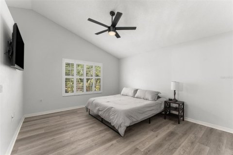 Condo in Gainesville, Florida, 1 bedroom № 2103068 - photo 13