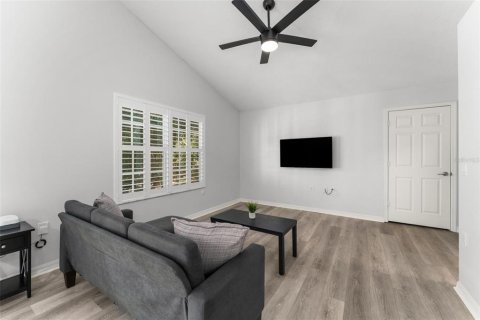 Condo in Gainesville, Florida, 1 bedroom № 2103068 - photo 8