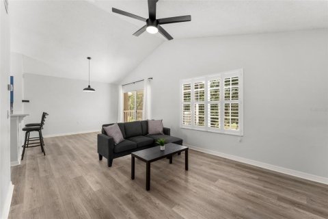Condo in Gainesville, Florida, 1 bedroom № 2103068 - photo 9
