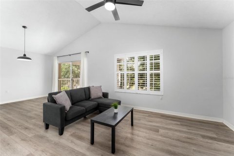 Condo in Gainesville, Florida, 1 bedroom № 2103068 - photo 6