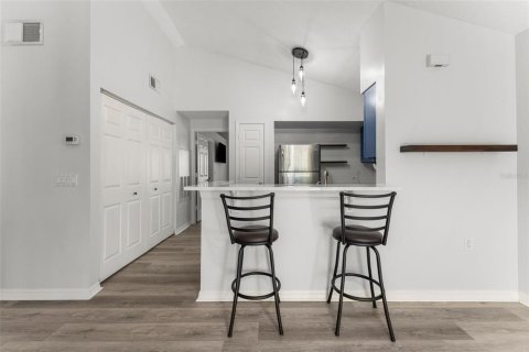 Condo in Gainesville, Florida, 1 bedroom № 2103068 - photo 12