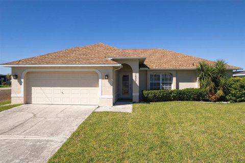 Casa en venta en Cape Coral, Florida, 3 dormitorios, 137.4 m2 № 1637984 - foto 1