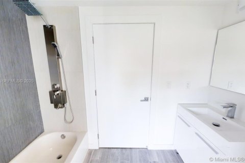 Condominio en alquiler en Miami Beach, Florida, 2 dormitorios, 73.21 m2 № 1986940 - foto 14