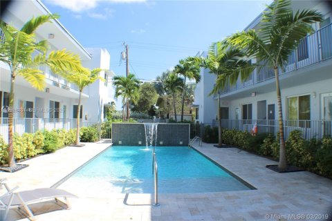 Condominio en Miami Beach, Florida, 2 dormitorios  № 1986940