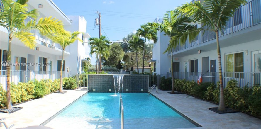 Condominio en Miami Beach, Florida, 2 dormitorios  № 1986940