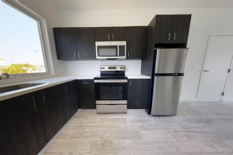 Condominio en alquiler en Miami Beach, Florida, 2 dormitorios, 73.21 m2 № 1986940 - foto 4