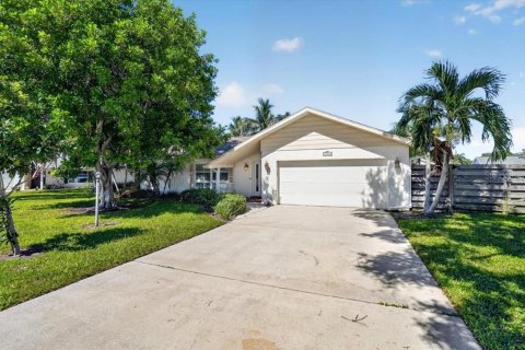 Villa ou maison à vendre à Bradenton, Floride: 3 chambres, 160.07 m2 № 2416901 - photo 2