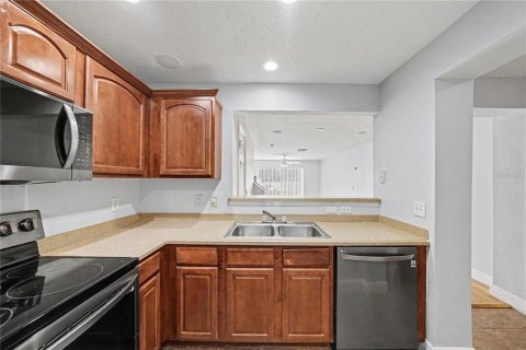 Townhouse in Tampa, Florida 2 bedrooms, 108.51 sq.m. № 2196945 - photo 7