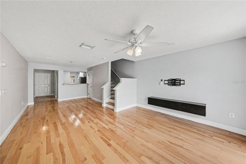 Townhouse in Tampa, Florida 2 bedrooms, 108.51 sq.m. № 2196945 - photo 3