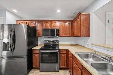 Townhouse in Tampa, Florida 2 bedrooms, 108.51 sq.m. № 2196945 - photo 5