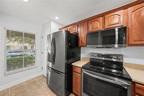 Townhouse in Tampa, Florida 2 bedrooms, 108.51 sq.m. № 2196945 - photo 6